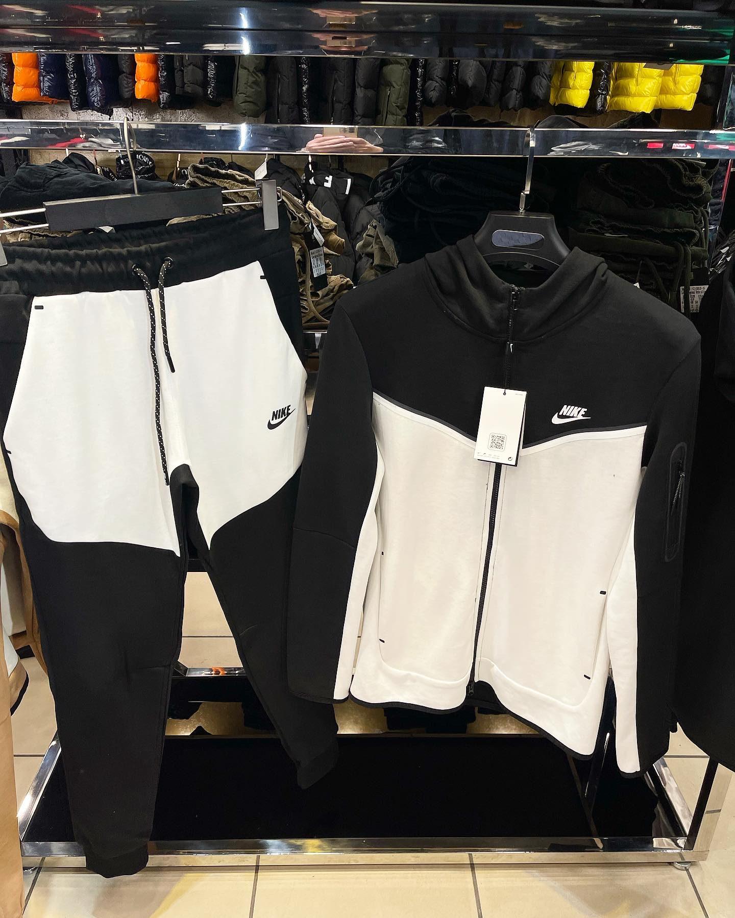 21 – NIKE SET 8